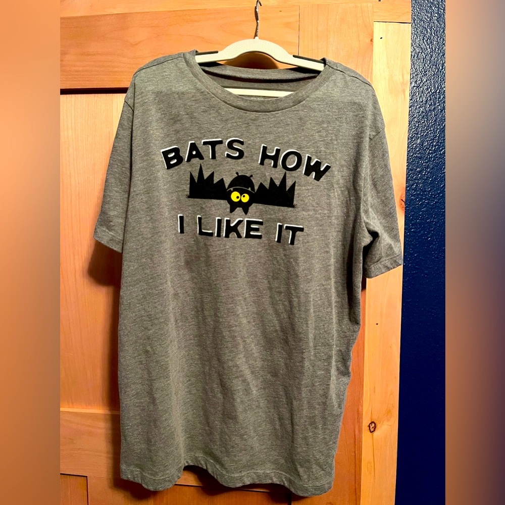 Old Navy Bat shirt size XL (14/16)
